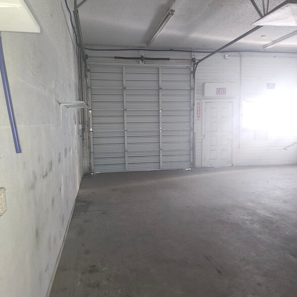 More Photos Of 1950 Commander Dr, Lake Havasu City General Retail For Lease