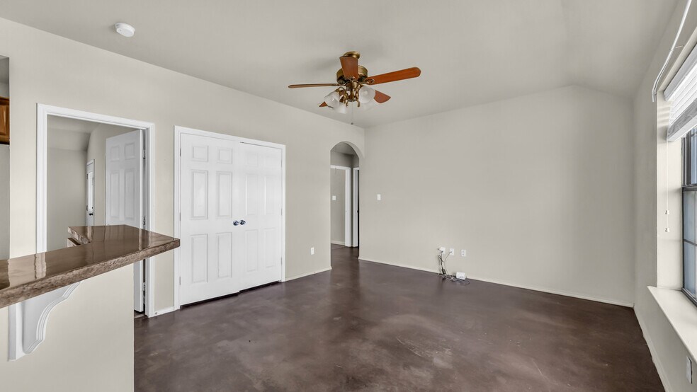 More Photos Of 141 Lindas Creek Ln, Weatherford Multifamily For Sale