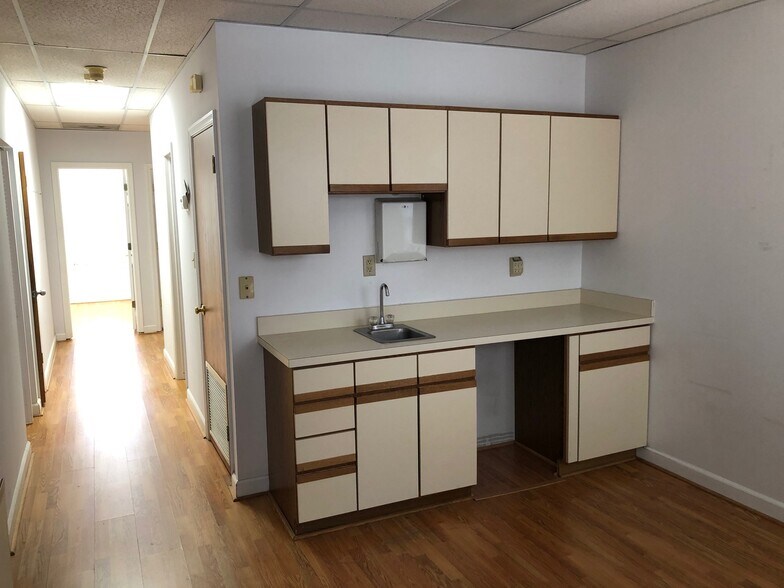 More Photos Of 18500-18540 Office Park Dr, Gaithersburg Medical For Lease