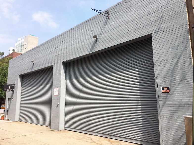 Primary Photo Of 139 Charles St, New York Storefront For Lease