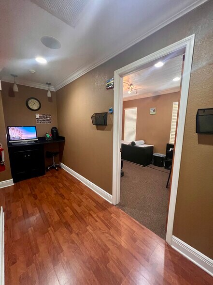 More Photos Of 766 Deltona Blvd, Deltona Flex For Sale
