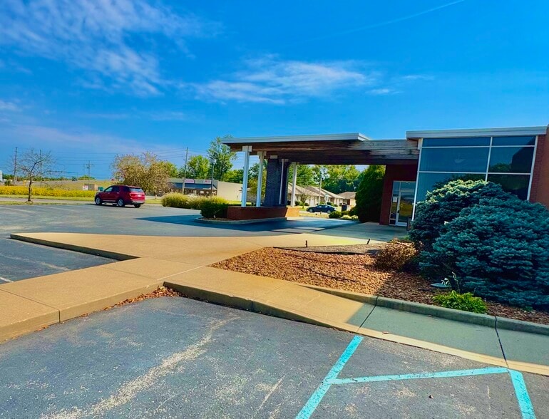 More Photos Of 1239 E 4th Street Rd, Seymour Office For Lease