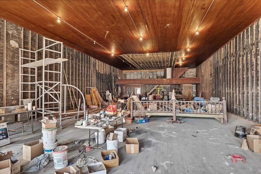 More Photos Of 68 Main St, Whitehall Flex For Sale