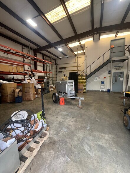 More Photos Of 7500 Appling Center Dr, Memphis Warehouse For Sale