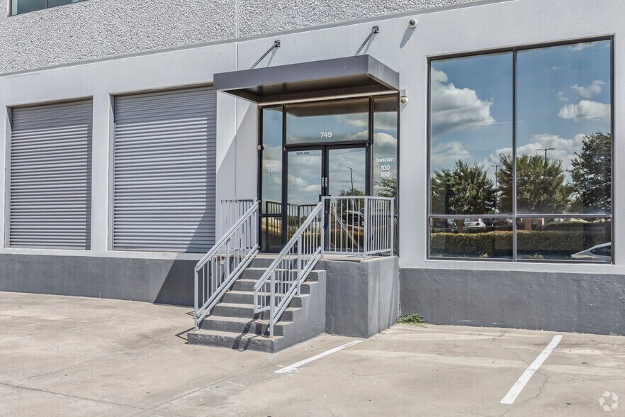 More Photos Of 754 Port America Pl, Grapevine Unknown For Lease