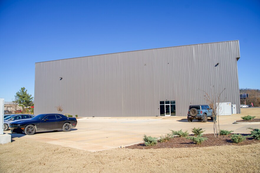 Primary Photo Of 101 Spacegate Dr NW, Huntsville Warehouse For Lease