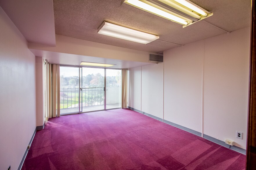 More Photos Of 411 Lakewood Cir, Colorado Springs Hotel For Sale