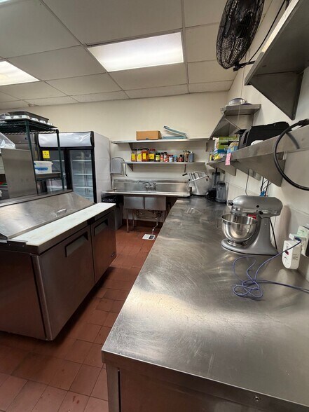 More Photos Of 20040-20060 E Arrow Hwy, Covina Storefront For Lease