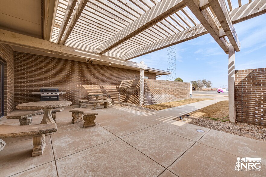 More Photos Of 10325 Younger Rd, Midland Loft Creative Space For Lease