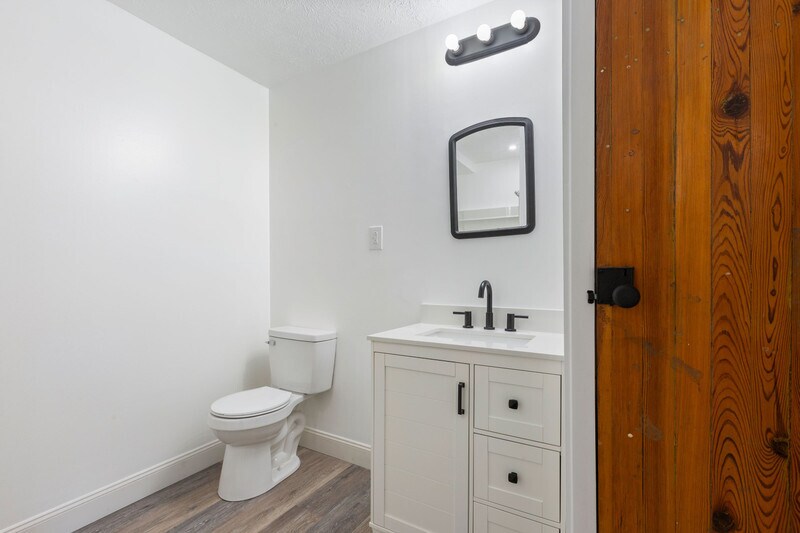 More Photos Of 437 S Royal Ave, Front Royal Office Residential For Lease