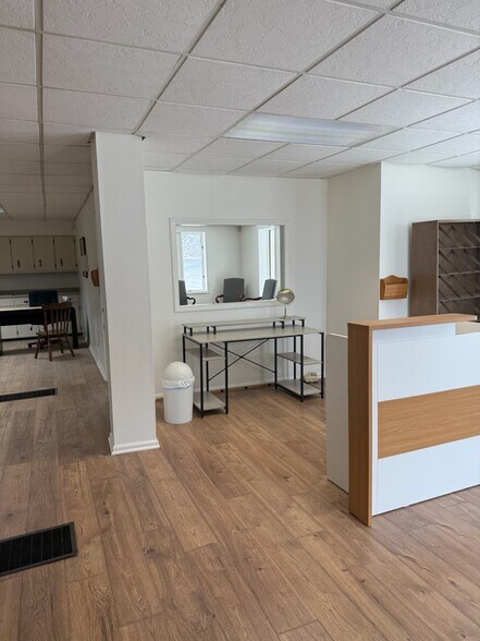 More Photos Of 900 US Highway 221 Bus, West Jefferson Office Residential For Lease