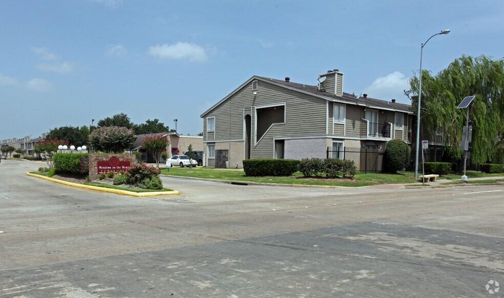 Primary Photo Of 12502 Ashford Meadow Dr, Houston Apartments For Sale