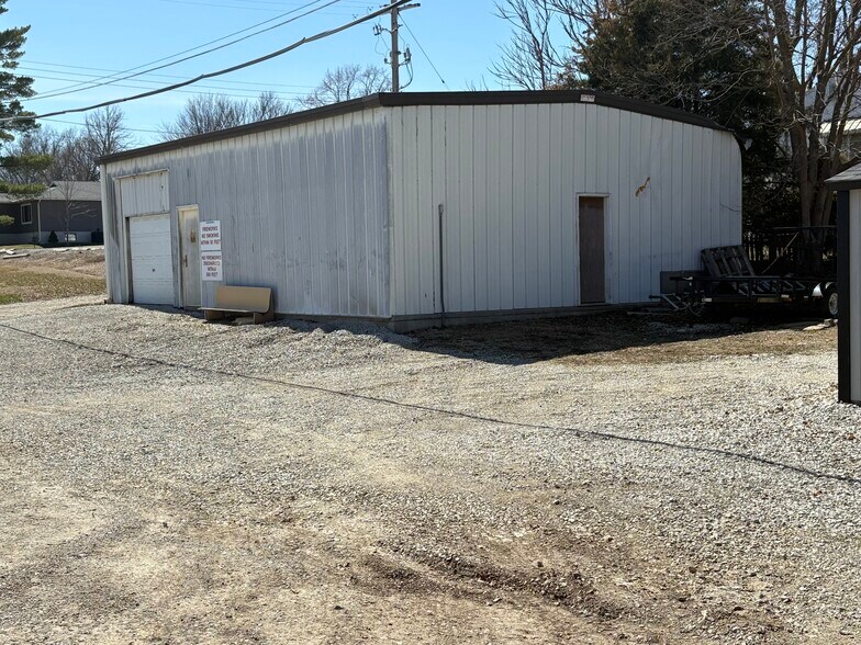 More Photos Of 833 Nemaha St, Humboldt Freestanding For Sale