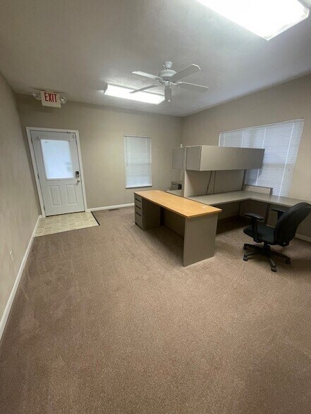 More Photos Of 122 Lincoln Place Ct, Belleville Office For Sale