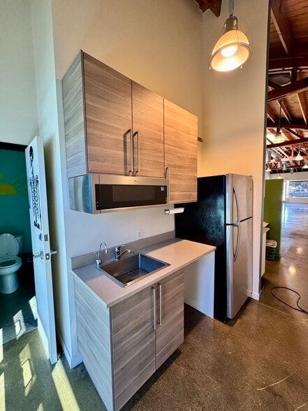 More Photos Of 333 Main St, El Segundo Storefront For Lease