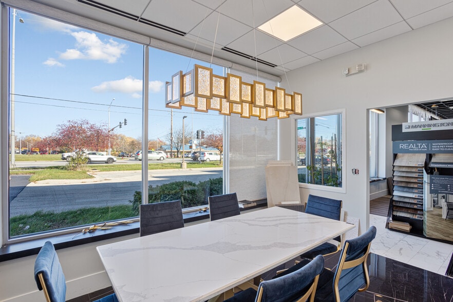 More Photos Of 1800 N Rand Rd, Palatine Freestanding For Sale