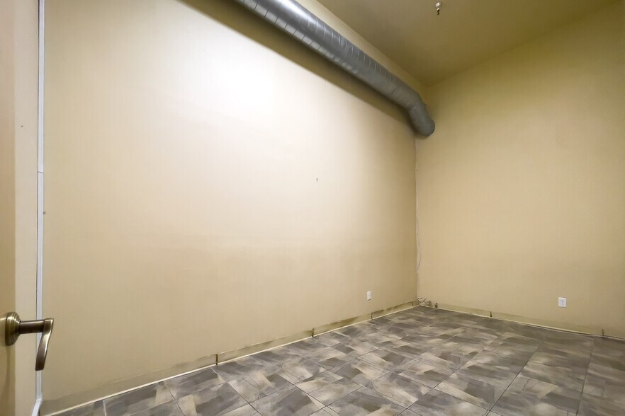 More Photos Of 6949 La Tijera Blvd, Los Angeles Flex For Lease