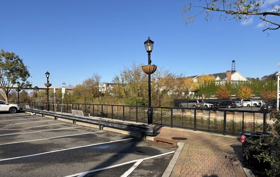 More Photos Of 1345 Old Northern Blvd, Roslyn Storefront Retail Office For Lease