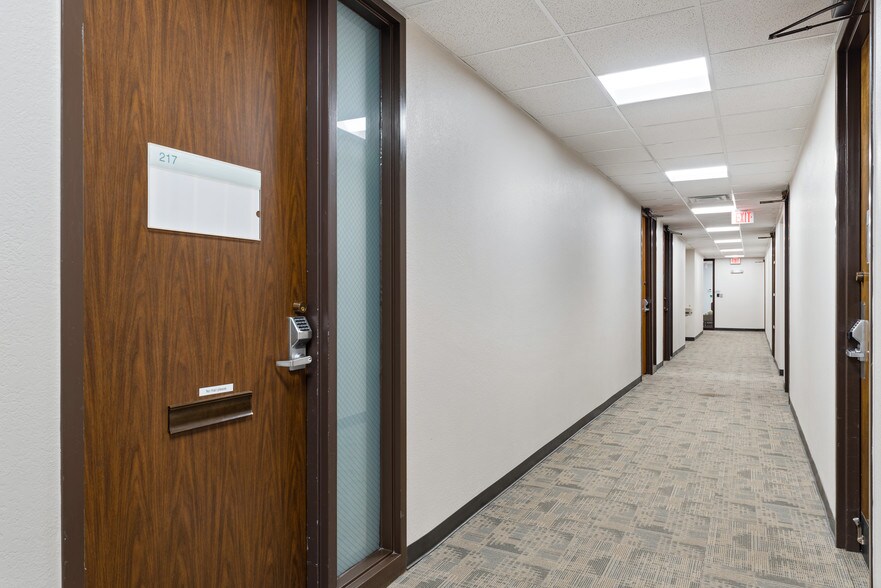 More Photos Of 1701-1801 Gateway Blvd, Richardson Medical For Lease