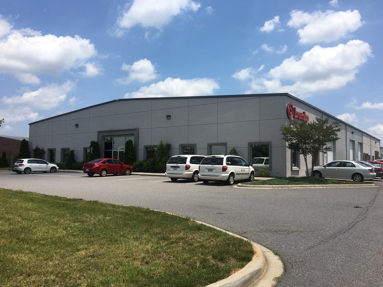 More Photos Of 114-116 Infield Ct, Mooresville Warehouse For Lease