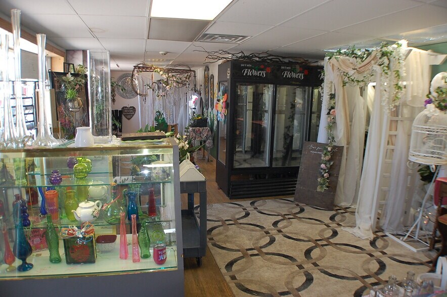 More Photos Of 1835 Delmar Dr, Folcroft Freestanding For Lease