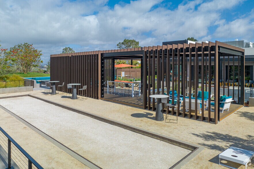 More Photos Of 11011 N Torrey Pines Rd, La Jolla Research And Development For Lease