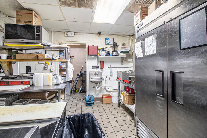 More Photos Of 5153 Fenton Rd, Flint Restaurant For Sale