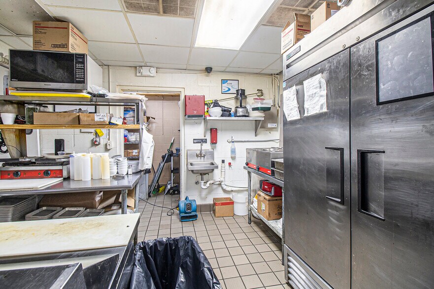 More Photos Of 5153 Fenton Rd, Flint Restaurant For Sale