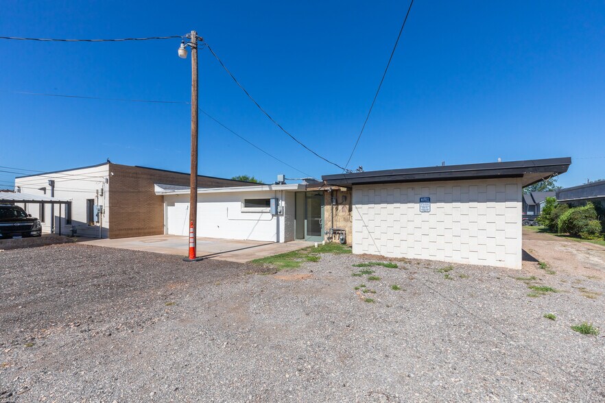 More Photos Of 1311 Hickory St, Abilene Office For Sale