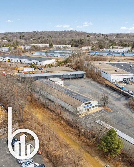 More Photos Of 166 Colonial Rd, Manchester Showroom For Lease