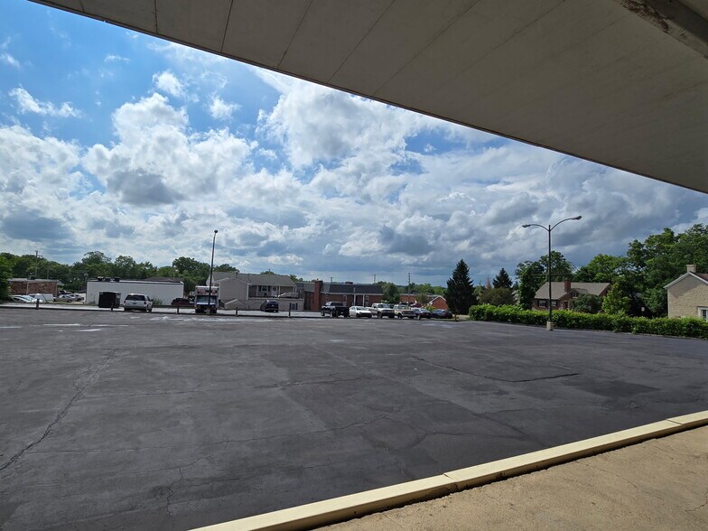 More Photos Of 20 Iron Gate Park Dr, Centerville Storefront Retail Office For Lease