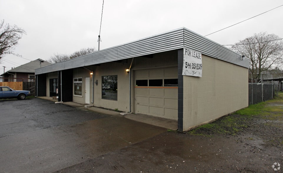 More Photos Of 245 Van Buren St, Eugene Freestanding For Lease