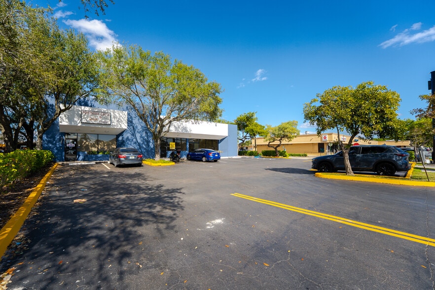 More Photos Of 209 W Hillsboro Blvd, Deerfield Beach General Retail For Lease