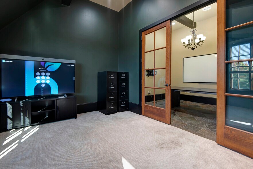 More Photos Of 1531 E Bradford Pky, Springfield Medical For Lease