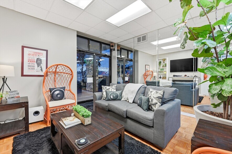 More Photos Of 304 Progress Dr, Sherman Warehouse For Sale