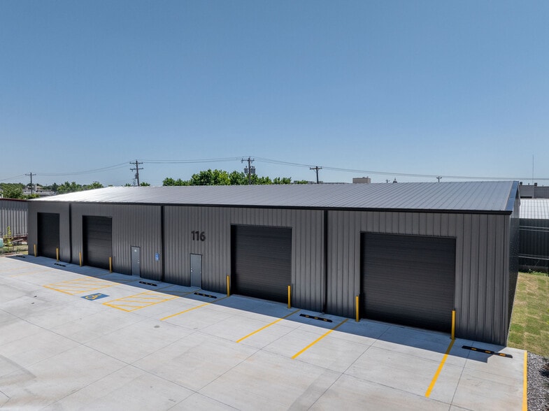 More Photos Of 116 NE 37th St, Oklahoma City Warehouse For Lease
