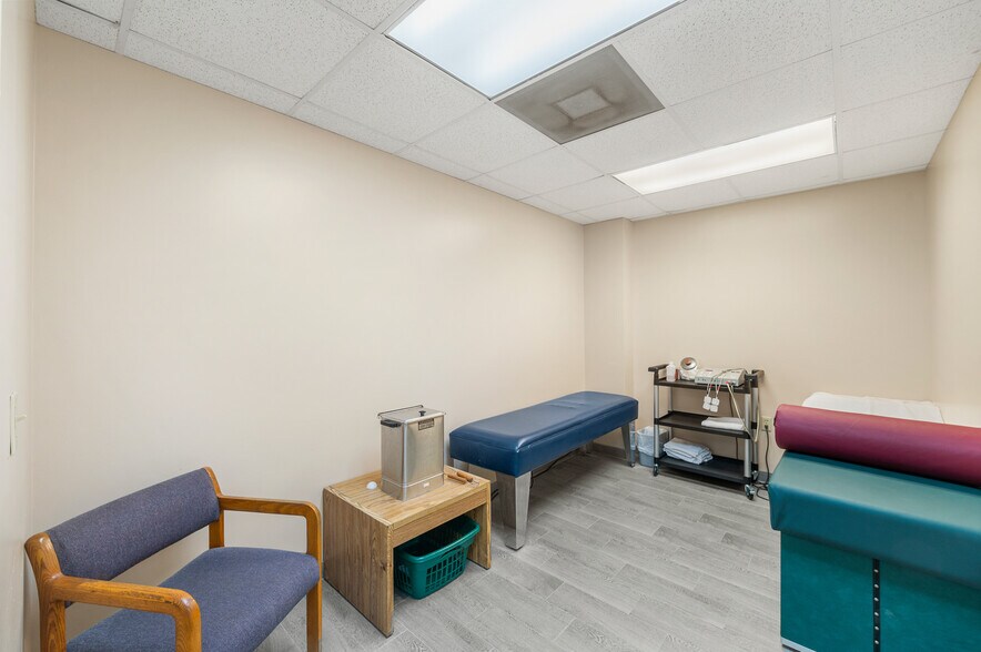 More Photos Of 3480 W Main St, League City Medical For Sale