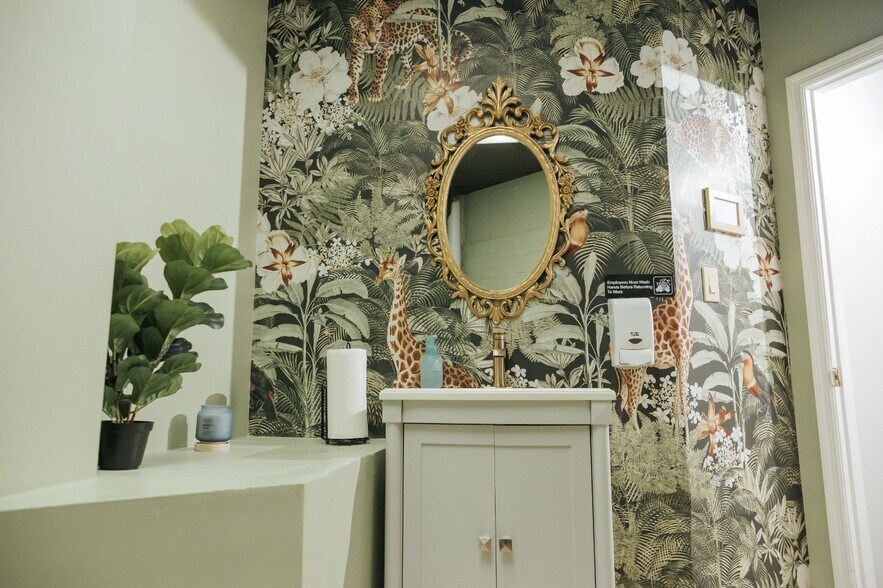 More Photos Of 1024 S Shelby St, Indianapolis Flex For Lease