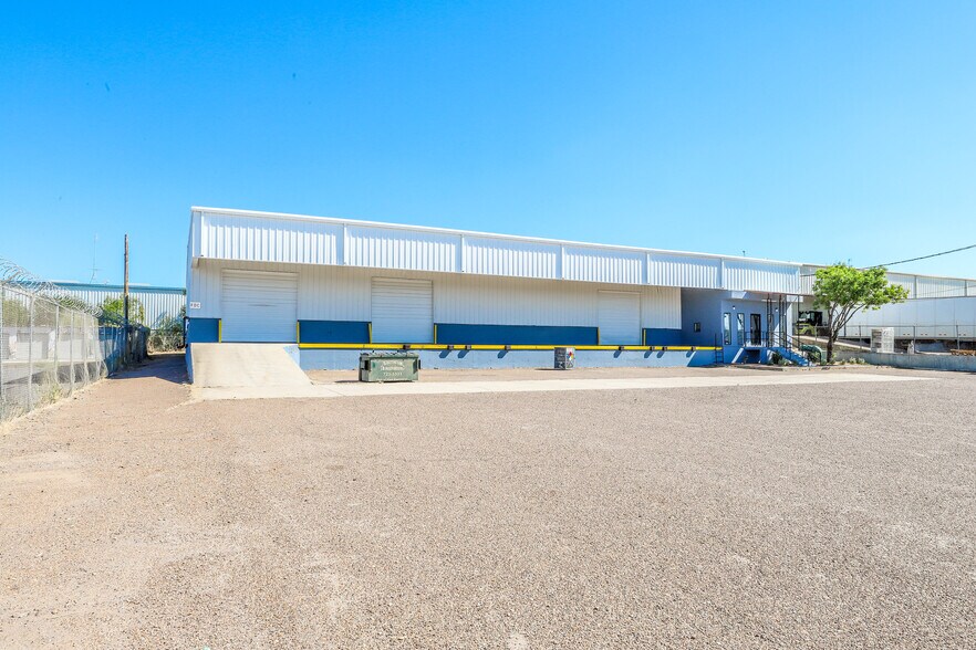 Primary Photo Of 14415 Import Rd, Laredo Warehouse For Lease