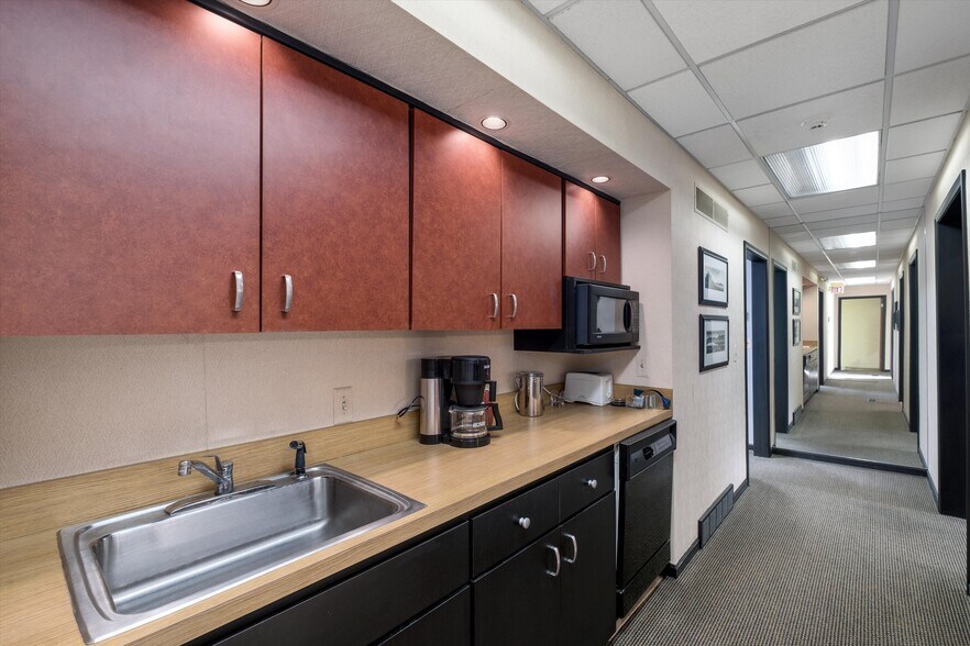 More Photos Of 18038 Mack Ave, Grosse Pointe Medical For Sale