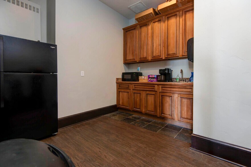 More Photos Of 1531 E Bradford Pky, Springfield Medical For Sale