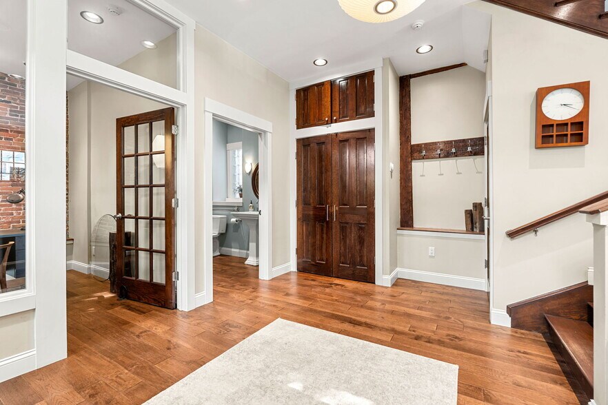 More Photos Of 8 Essex St, Salem Office For Sale