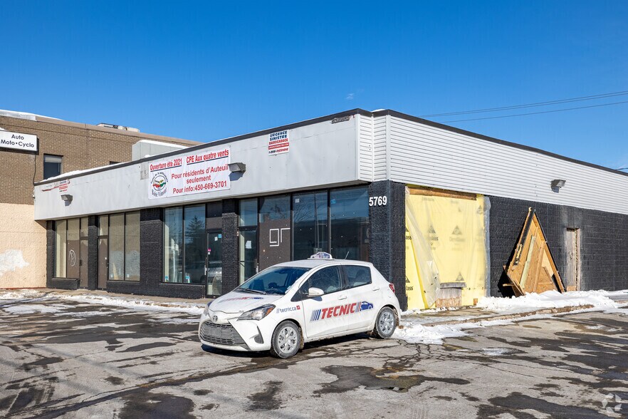 More Photos Of 5769-5795 Boul Des Laurentides, Laval General Retail For Lease
