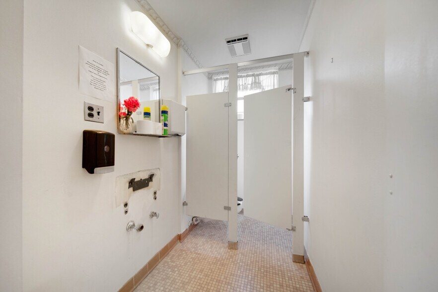 More Photos Of 19711 Greenfield Rd, Detroit Religious Facility For Sale