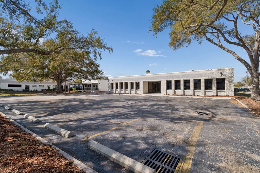 More Photos Of 4913 W Laurel St, Tampa Light Distribution For Lease