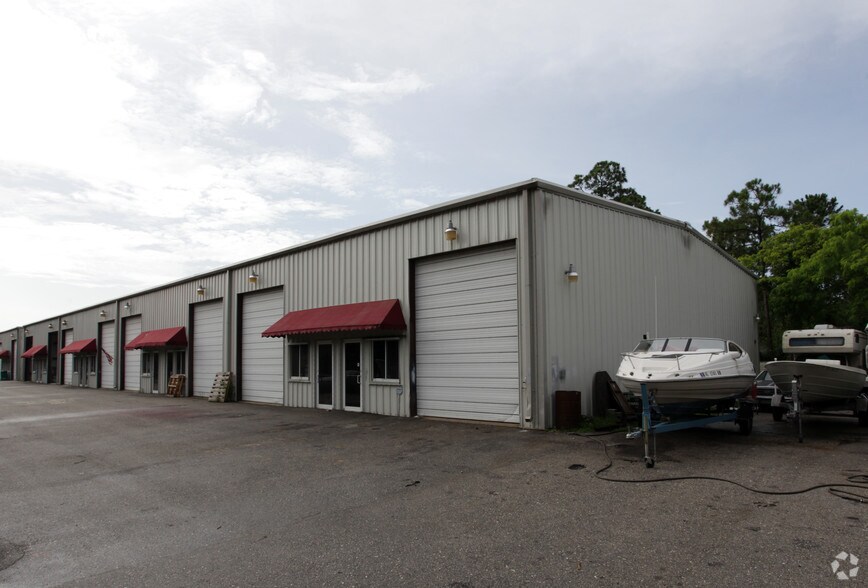 More Photos Of 2634 NE 9th Ave, Cape Coral Warehouse For Lease