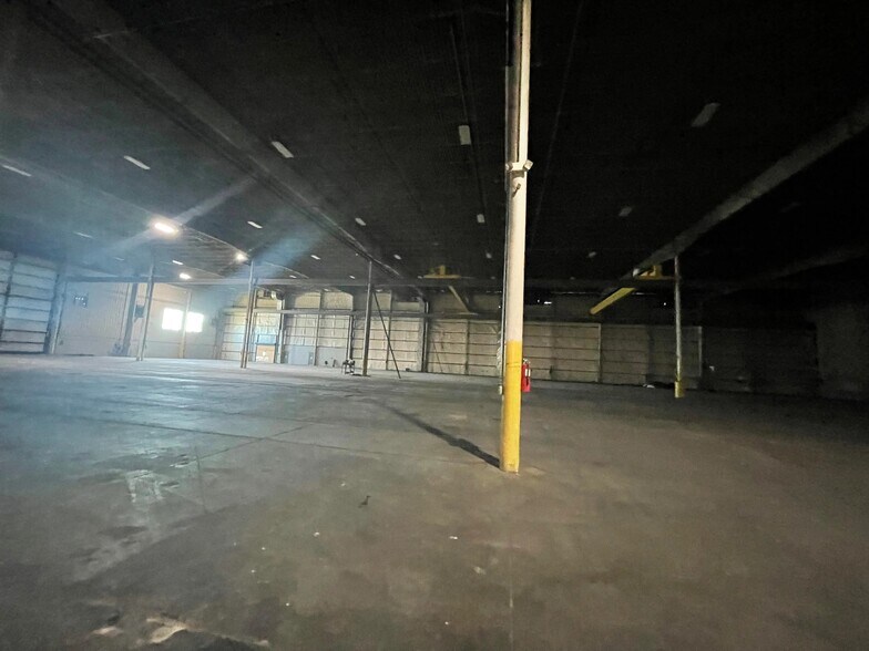 More Photos Of 901 E Main St, Warsaw Warehouse For Lease