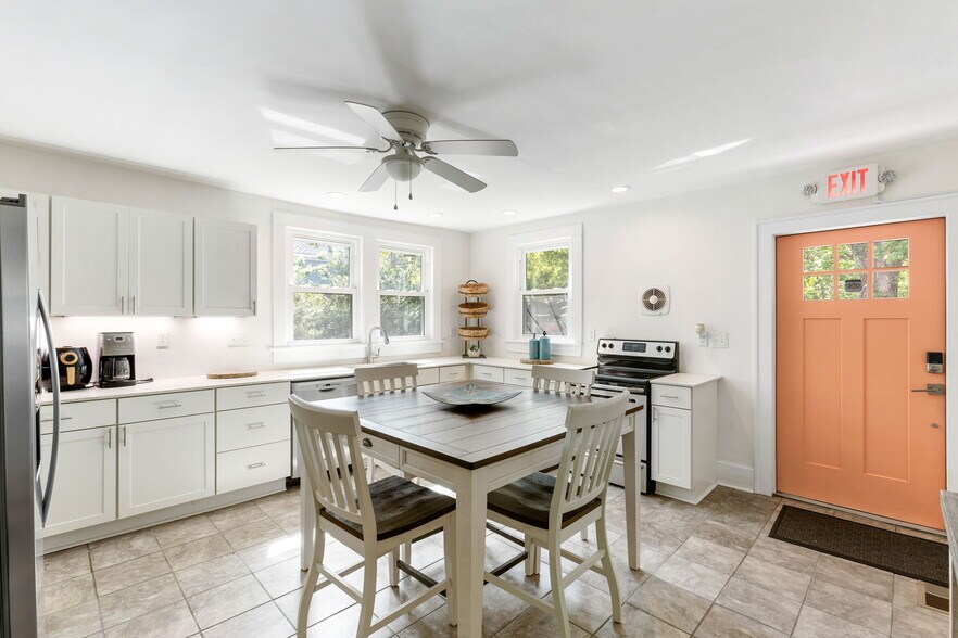 More Photos Of 1536 Folly Rd, Charleston Medical For Lease