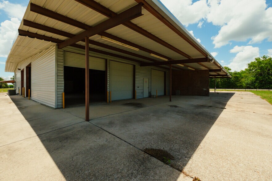 More Photos Of 11901 State Highway 30, College Station Showroom For Lease