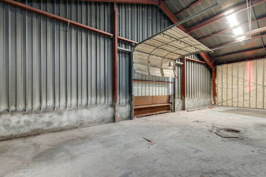 More Photos Of 3229 Navigation Blvd, Houston Warehouse For Sale